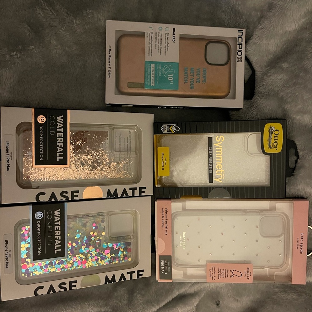 Bundle of iPhone 11 Pro Max cases
